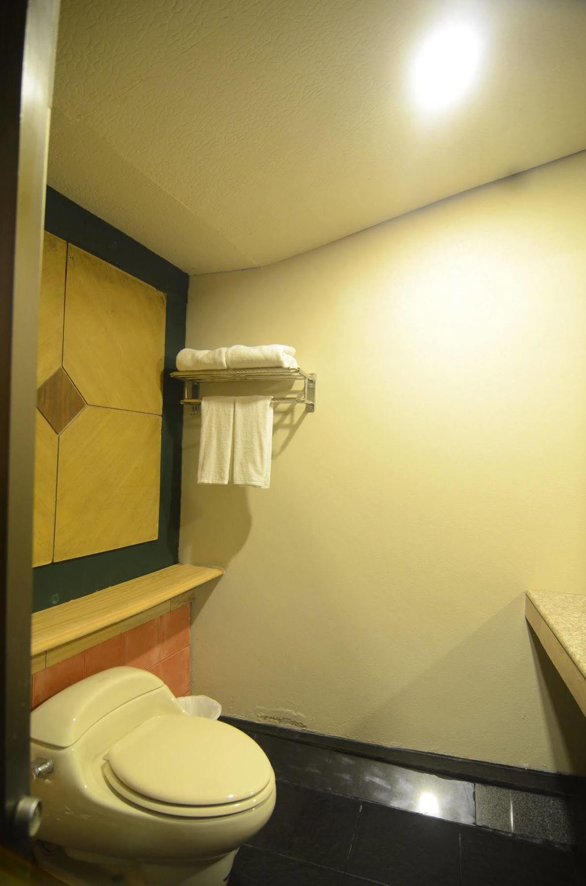 Hotel Centro Cnx Chiang Mai Zewnętrze zdjęcie