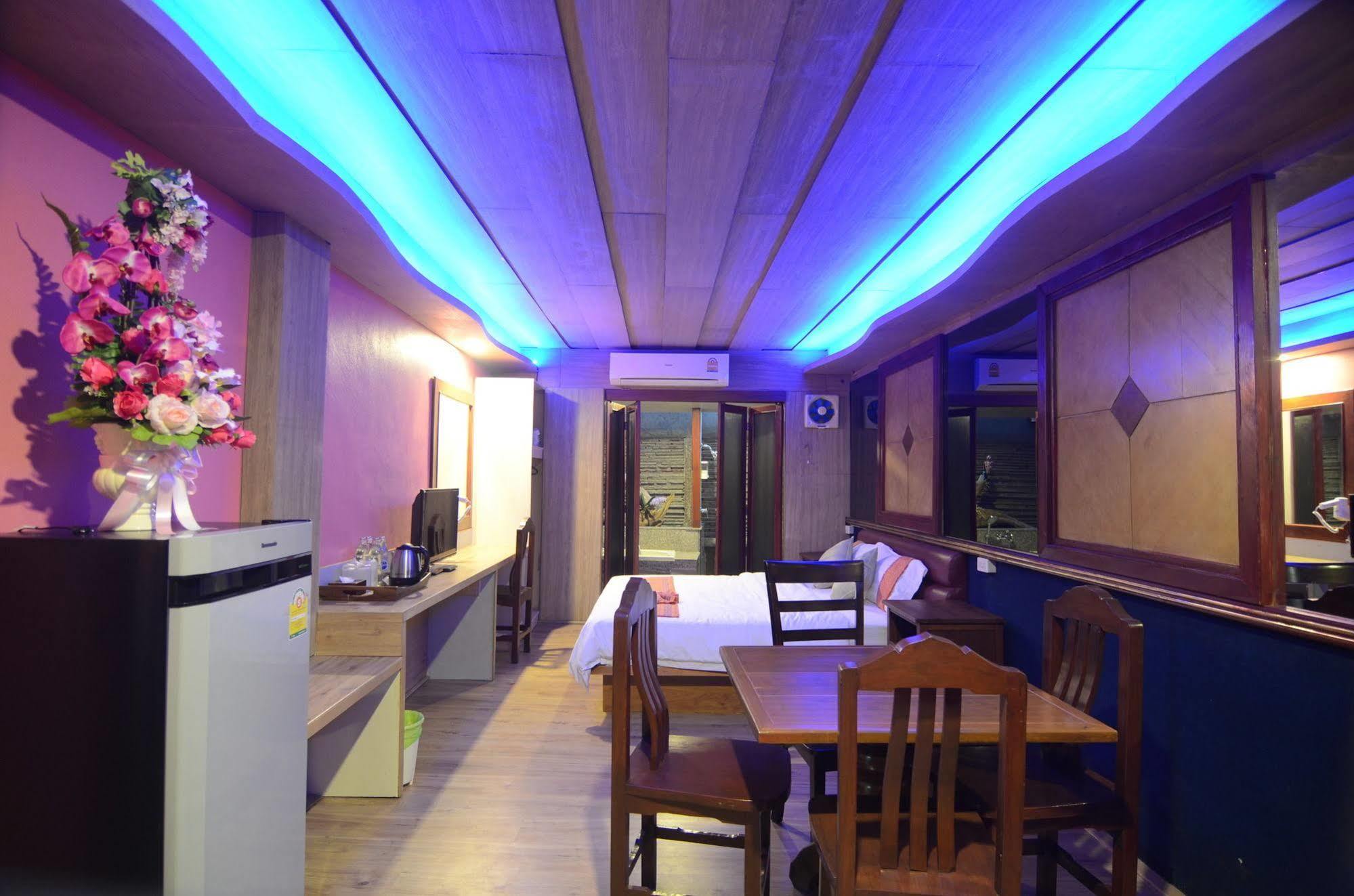 Hotel Centro Cnx Chiang Mai Zewnętrze zdjęcie
