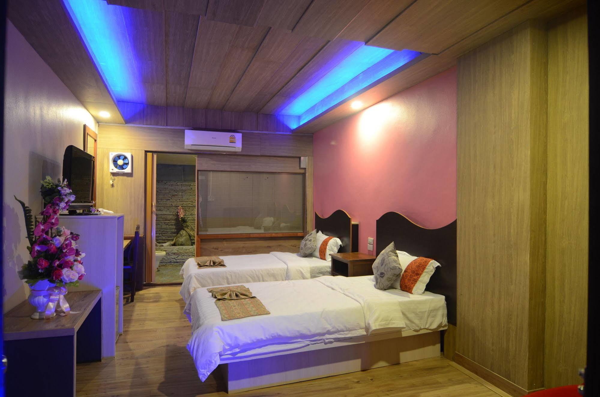 Hotel Centro Cnx Chiang Mai Zewnętrze zdjęcie