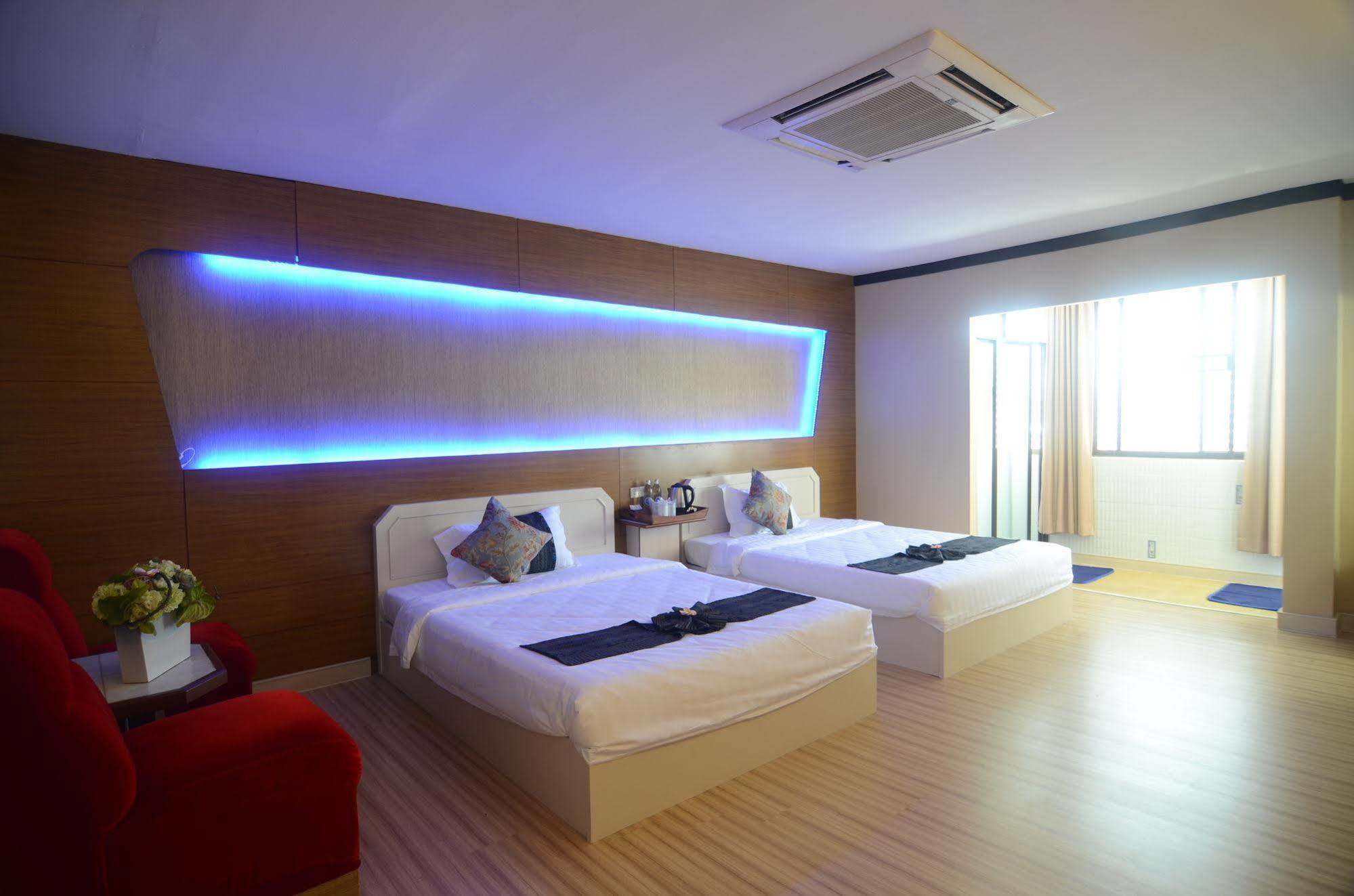 Hotel Centro Cnx Chiang Mai Zewnętrze zdjęcie