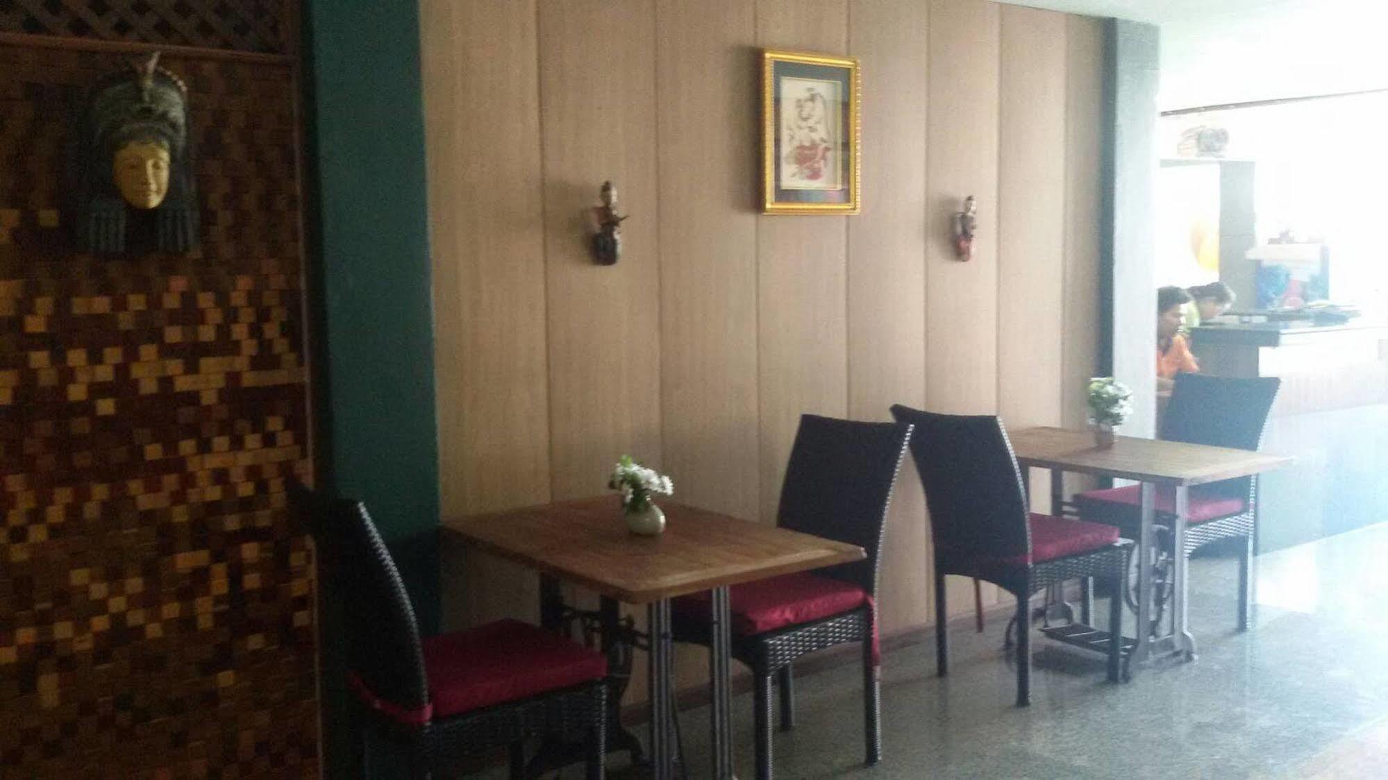 Hotel Centro Cnx Chiang Mai Zewnętrze zdjęcie