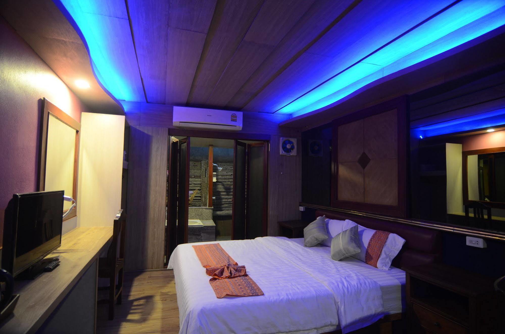 Hotel Centro Cnx Chiang Mai Zewnętrze zdjęcie
