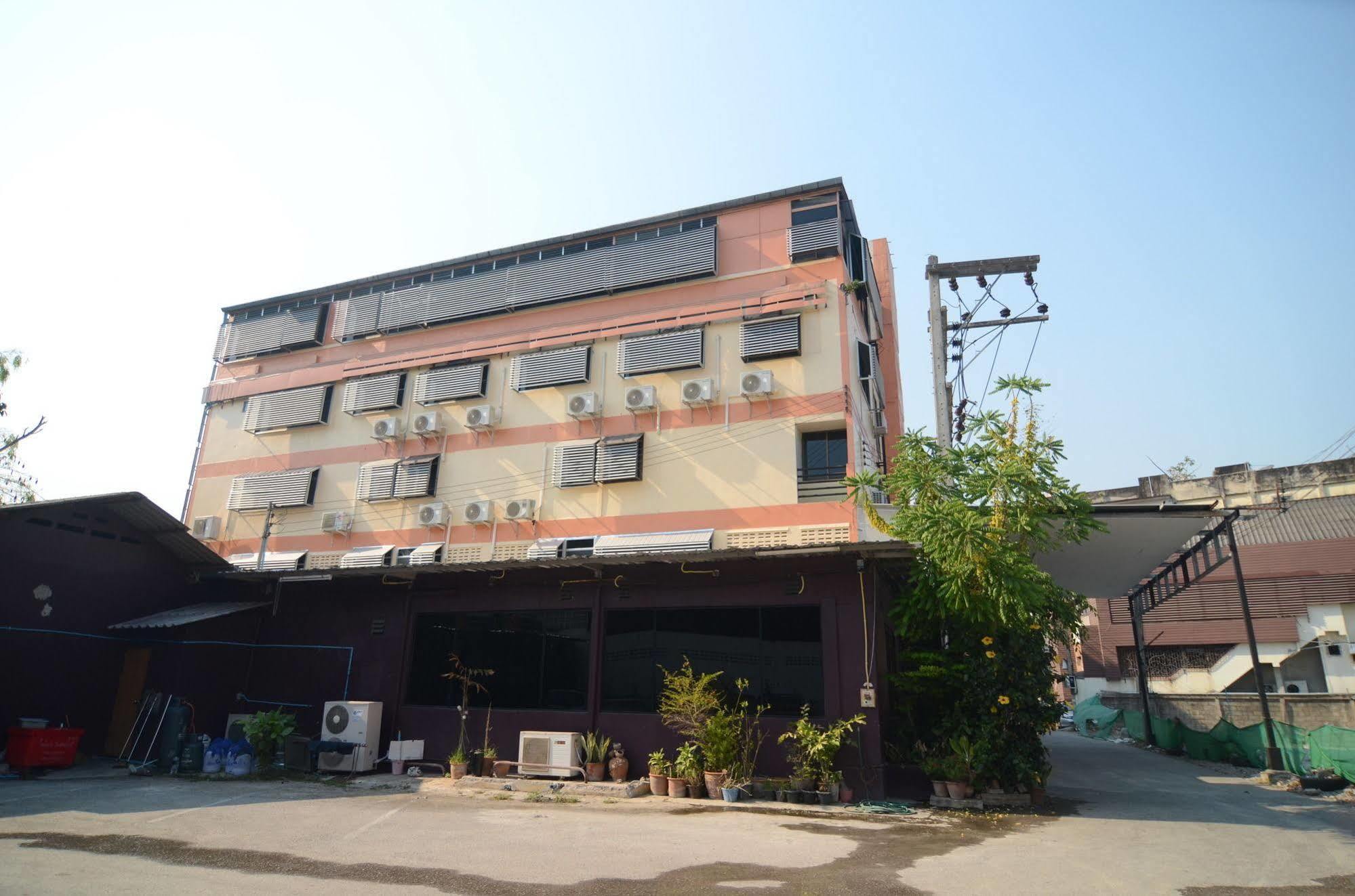 Hotel Centro Cnx Chiang Mai Zewnętrze zdjęcie